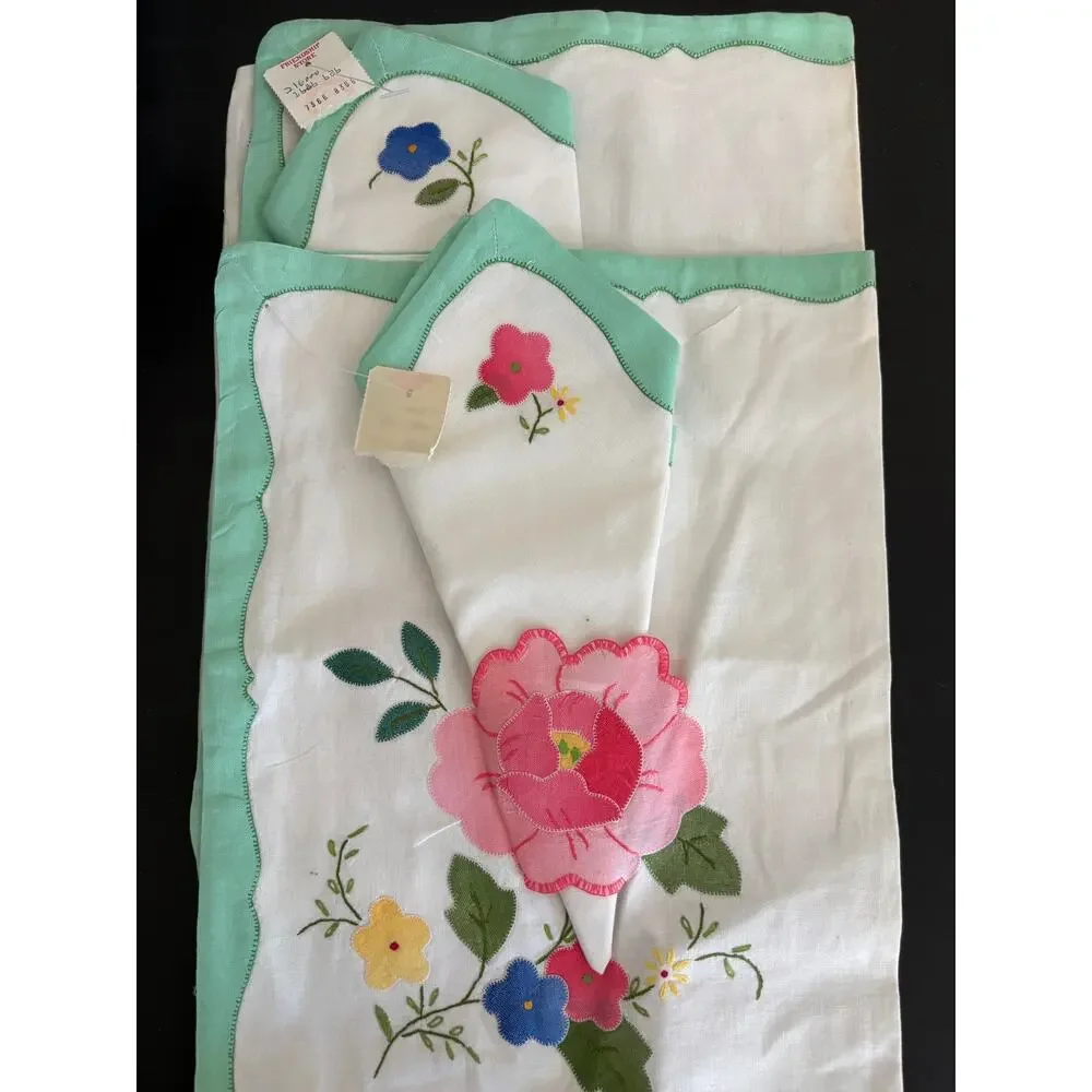 Vintage Embroidered Applique Placemats & Napkins 4 Pieces New